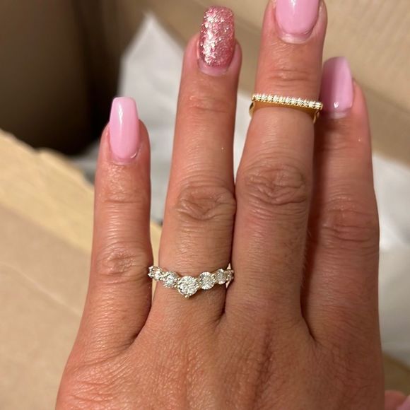 Chevron V shape sparkling 2ct tw stone wedding band! - Picture 3 of 13